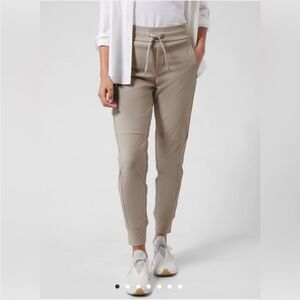 ATHLETA Headlands Hybrid Trek Jogger .. Size 6